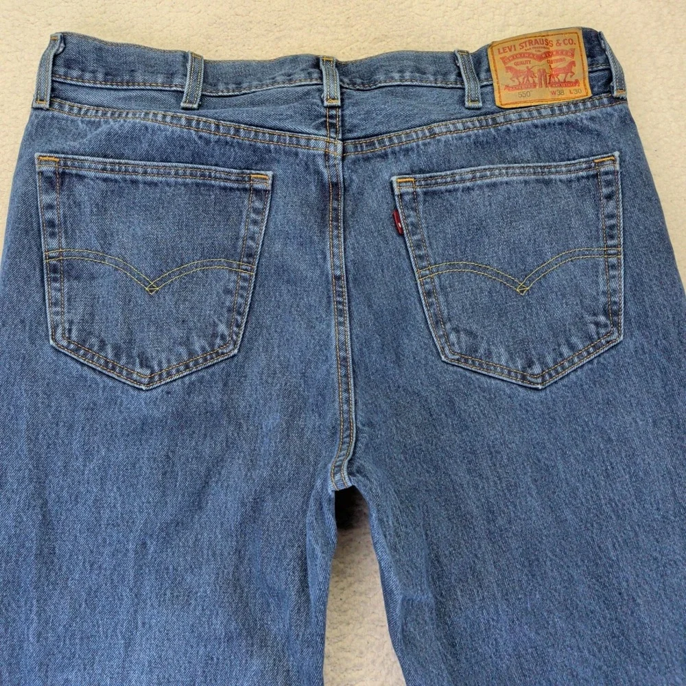 Levi's‎ 550 Relaxed Fit Tapered Leg Men's Jeans 38x30 Medium Wash Blue Denim